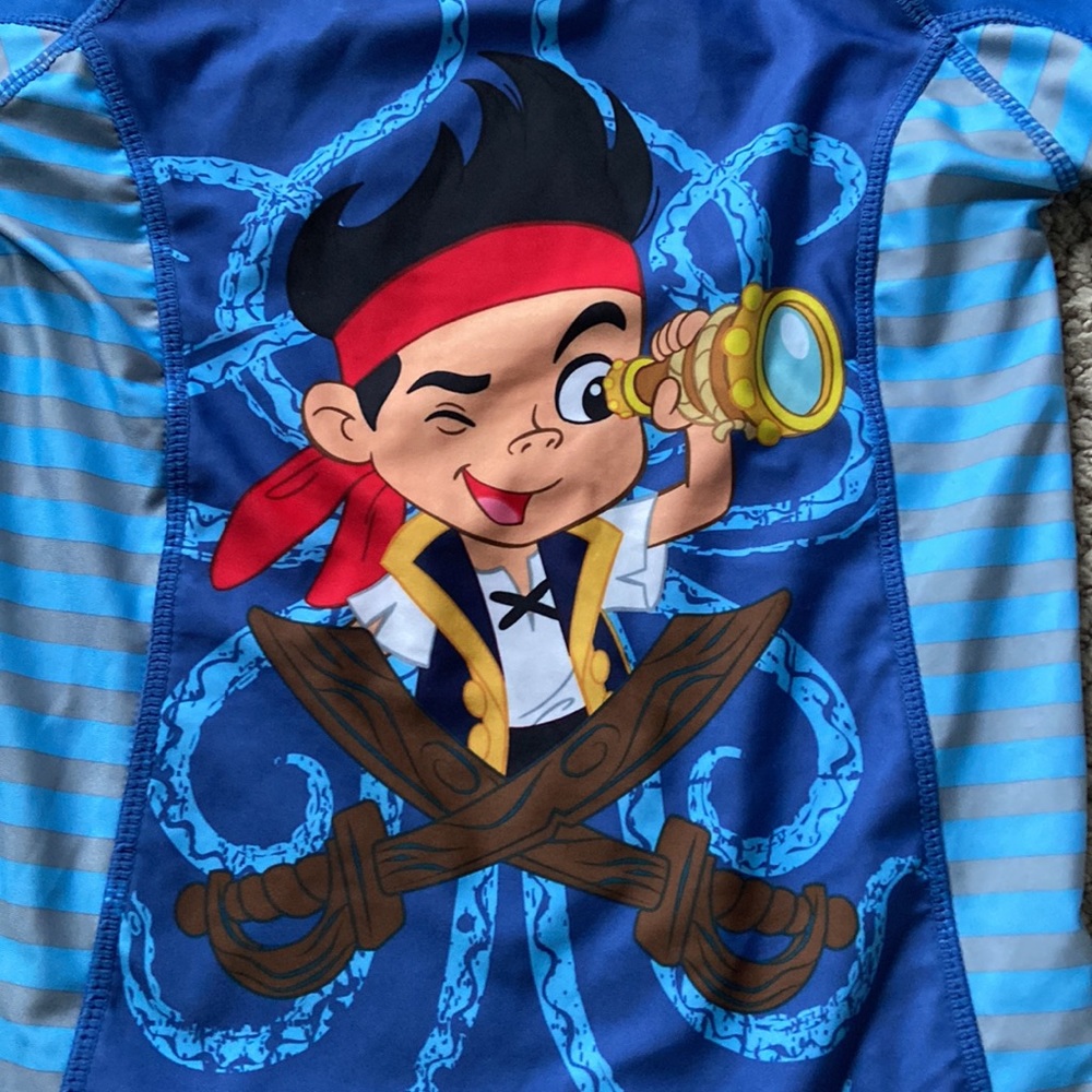 New (NWOT) Disney Jake and the Pirates Rash guard and Swim Trunk Set-Size 7/8 - Picture 3 of 11